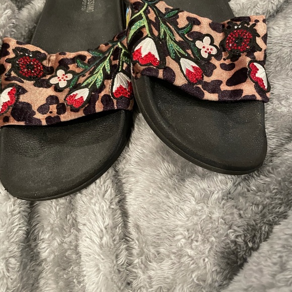 MOSSIMO Slide - Picture 2 of 5